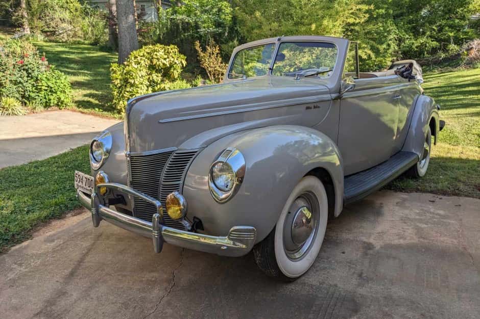 1940 Ford Standard, Deluxe, & Super Deluxe sold for $25,250