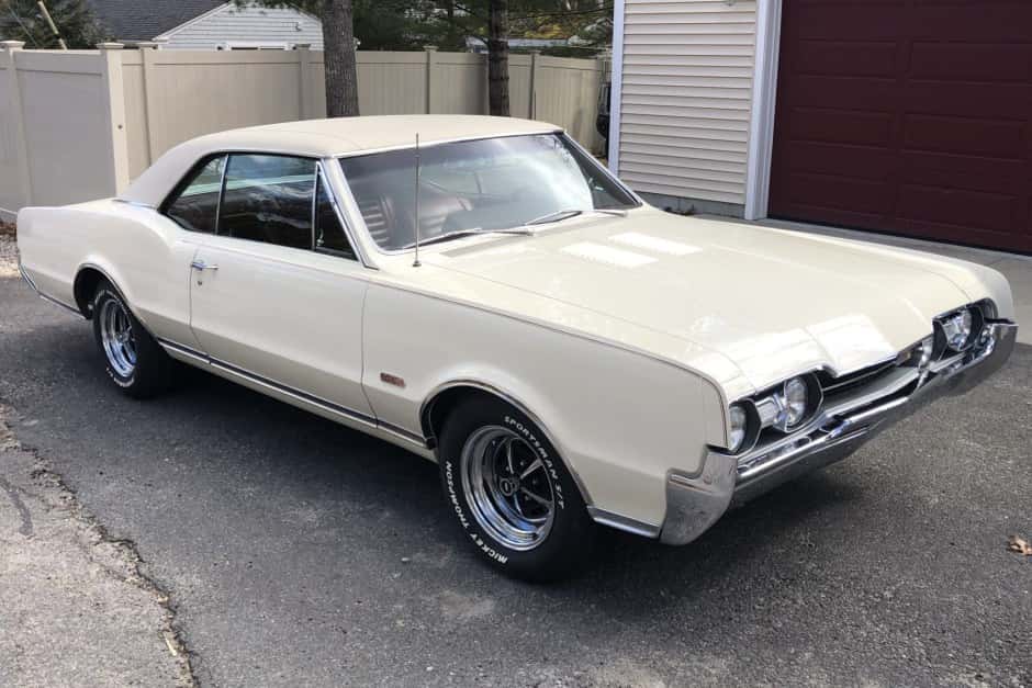 1967 Oldsmobile 442 sold for $24,111