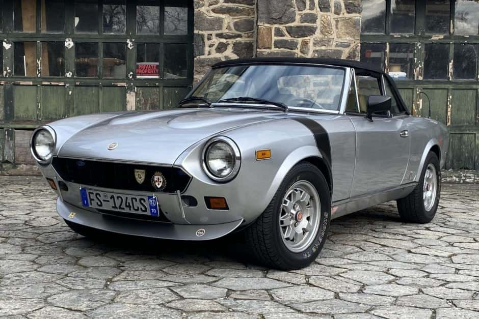 1982 Fiat 124 Spider (1966-1985) sold for $9,900