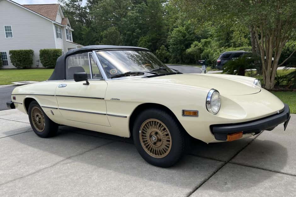 1982 Alfa Romeo 105/115 Spider Series 3 sold for $6,203
