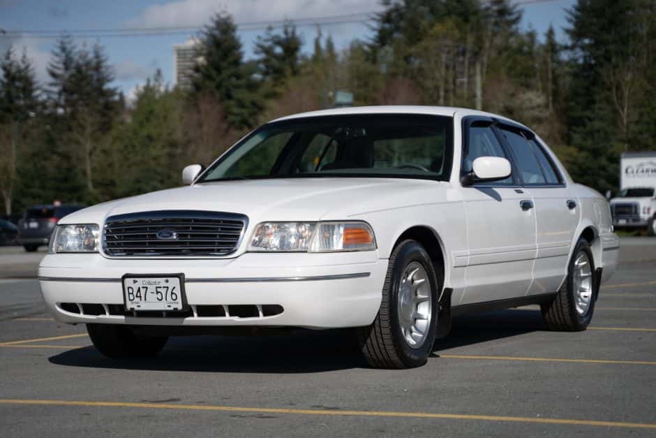 1999 Ford Crown Victoria sold for $7,975