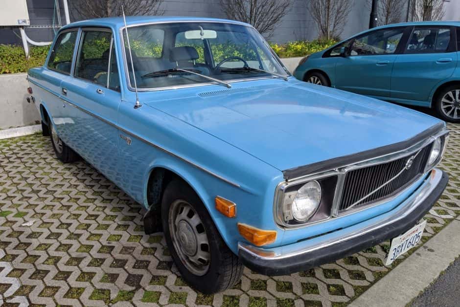 1972 Volvo 140 sold for $3,700