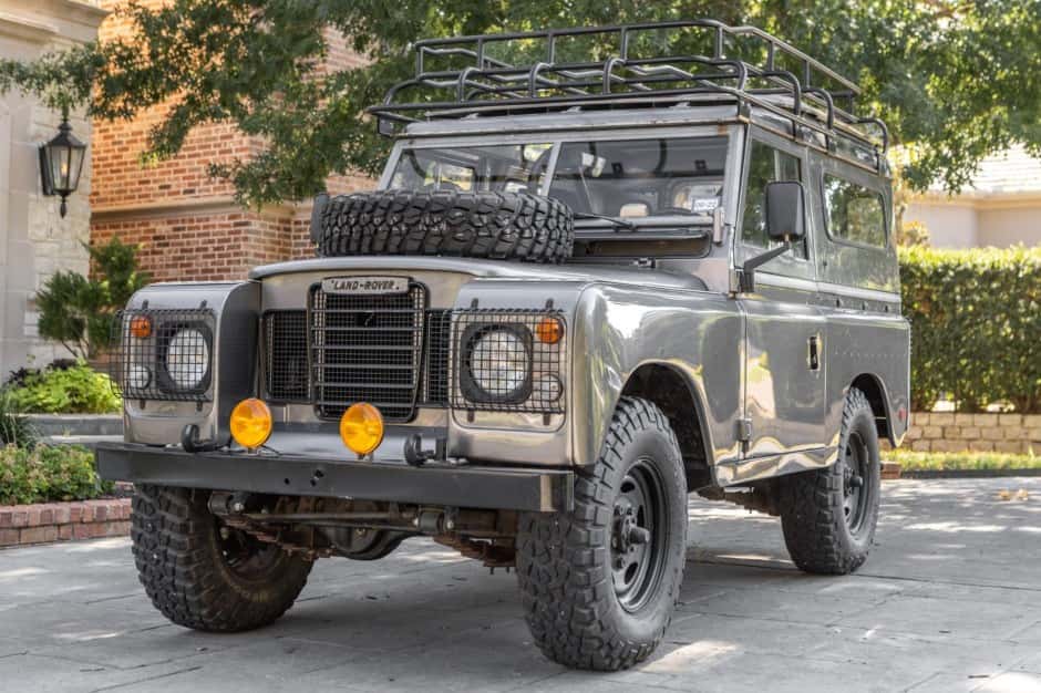 1975 Land Rover Series 88 sold for $20,300