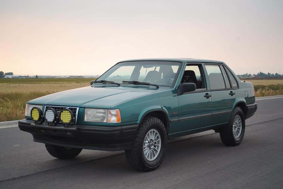 1995 Volvo 900-Series sold for $8,250