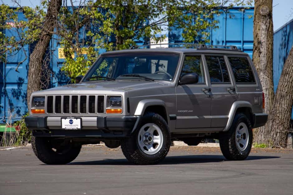 2000 Jeep XJ Cherokee sold for $9,200