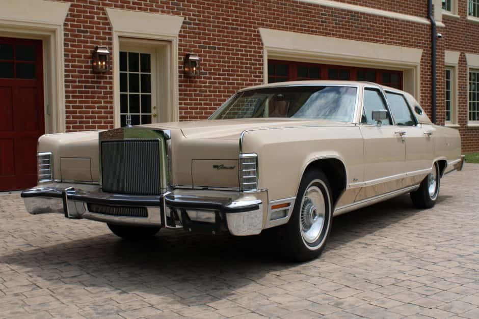 1979 Lincoln Town Car sold for $19,000