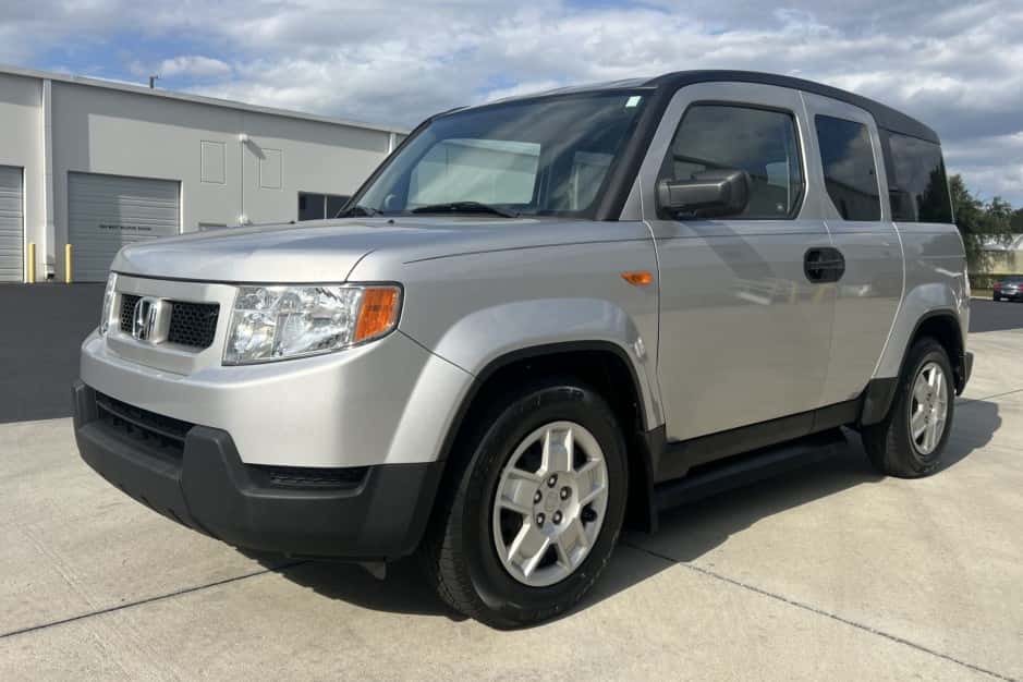 2011 Honda Element sold for $16,777