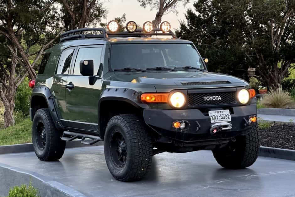 2011 Toyota FJ Cruiser sold for $22,250