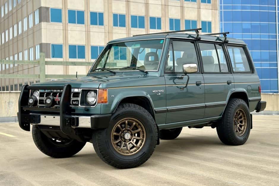 1990 Mitsubishi Pajero & Montero sold for $24,000