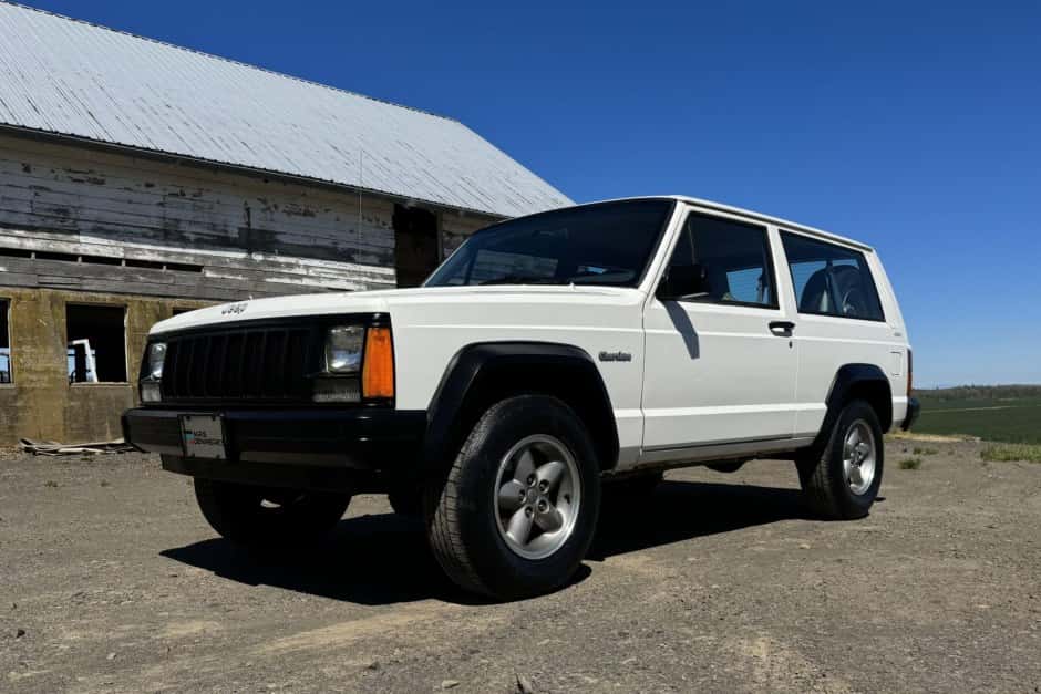 1996 Jeep XJ Cherokee sold for $9,306
