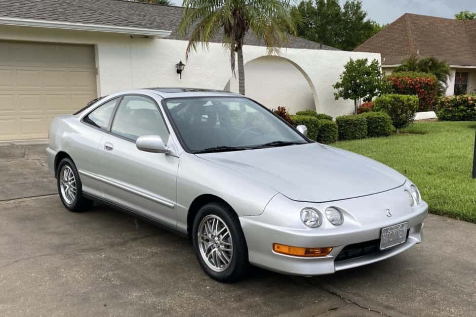 2000 Acura Integra sold for $15,500