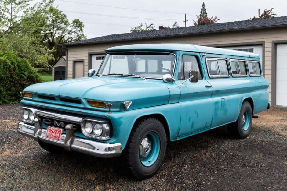 1965 GMC Suburban (1960-1966) sold for $15,500