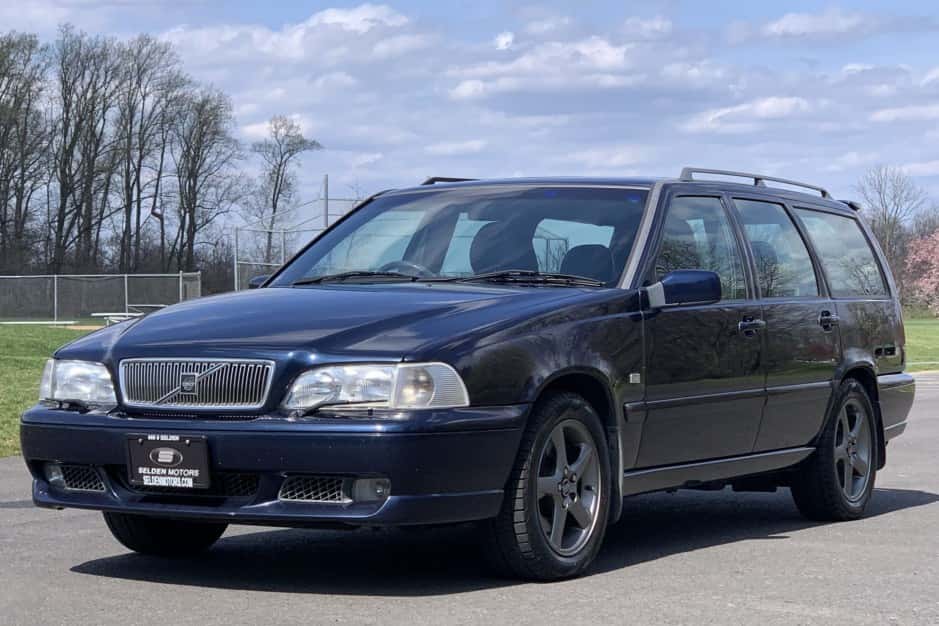 1998 Volvo V70R sold for $18,250