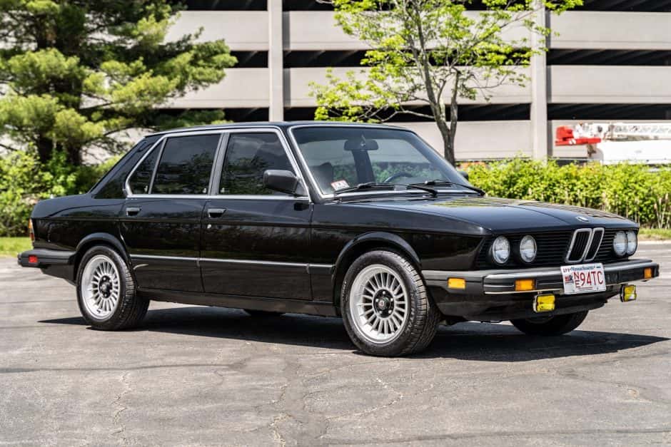 1984 BMW E28 5-Series sold for $11,250