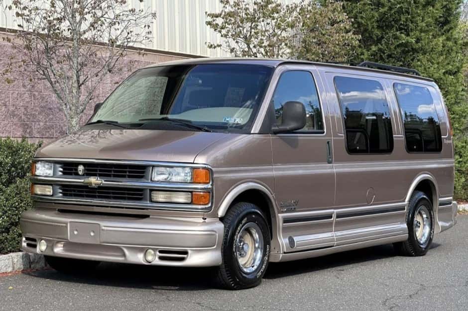 1998 Chevrolet Express sold for $8,700
