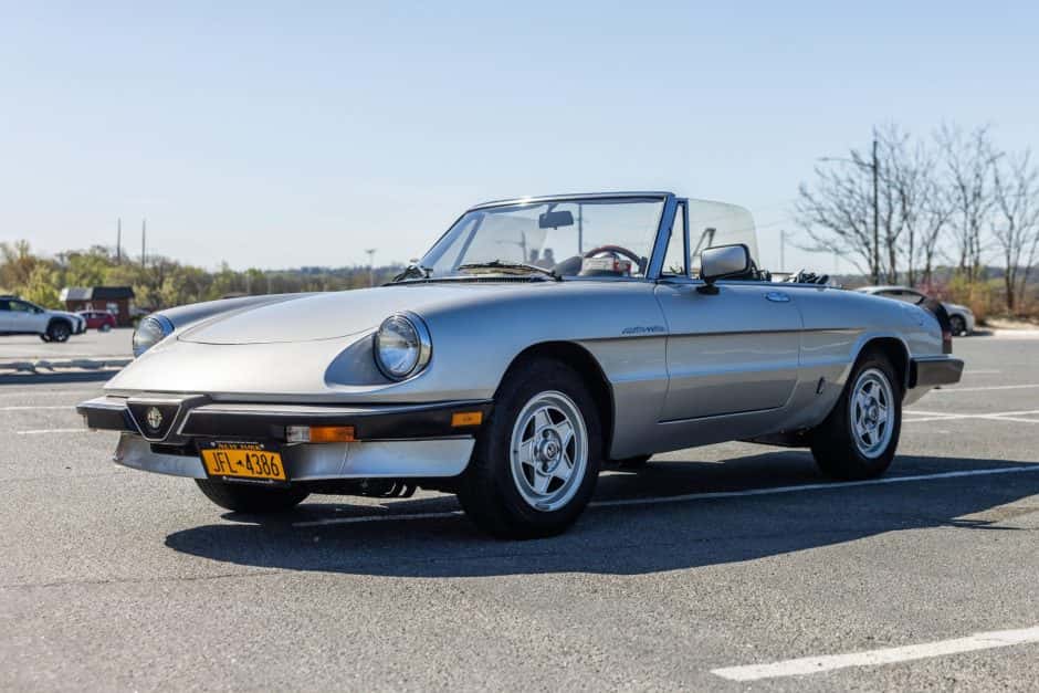 1984 Alfa Romeo 105/115 Spider Series 3 sold for $8,100