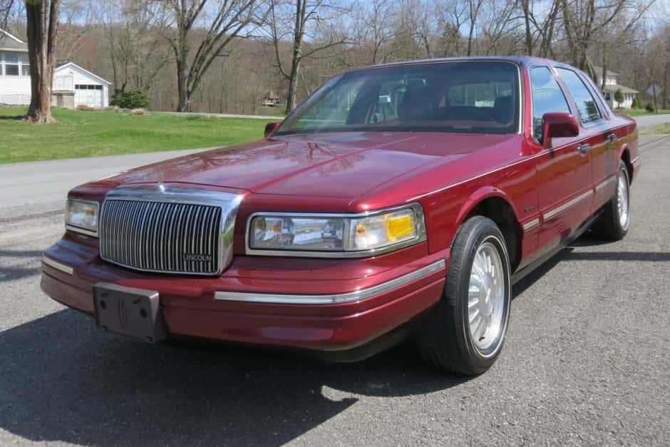 1997 Lincoln Town Car sold for $11,250