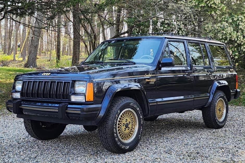 1990 Jeep XJ Cherokee sold for $11,500