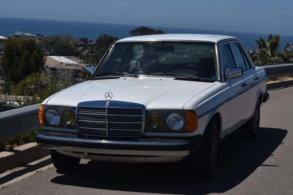 1983 Mercedes-Benz W123 sold for $10,250