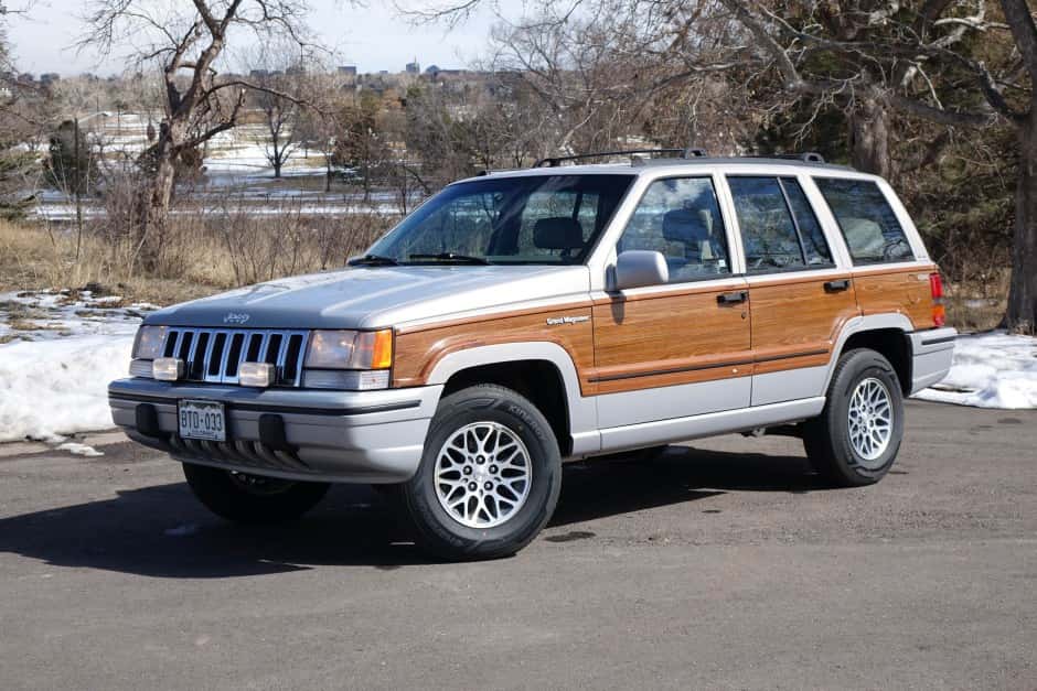 1993 Jeep ZJ Grand Wagoneer sold for $7,901
