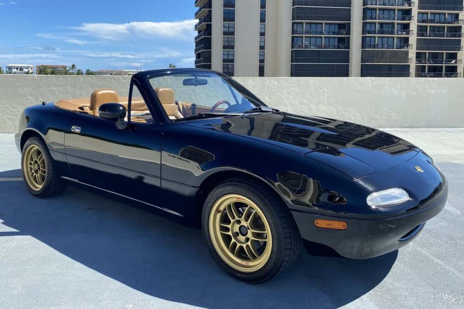 1993 Mazda NA MX-5 Miata sold for $8,300
