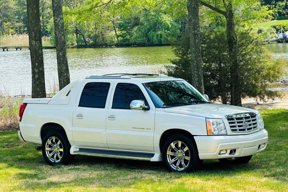 2006 Cadillac Escalade & EXT GMT800 (2002-2006) sold for $31,000