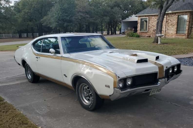 1969 Oldsmobile 442 sold for $29,000