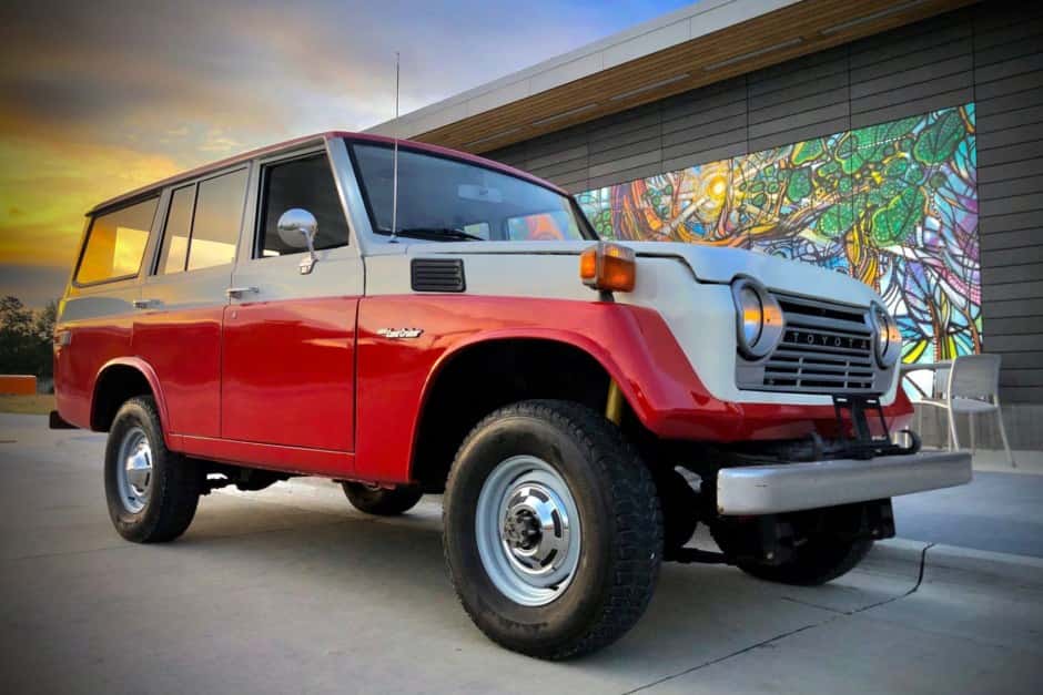 1976 Toyota Land Cruiser FJ55 sold for $35,355