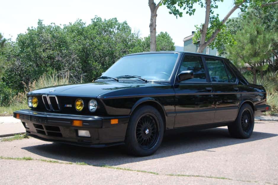 1988 BMW E28 M5 sold for $30,500