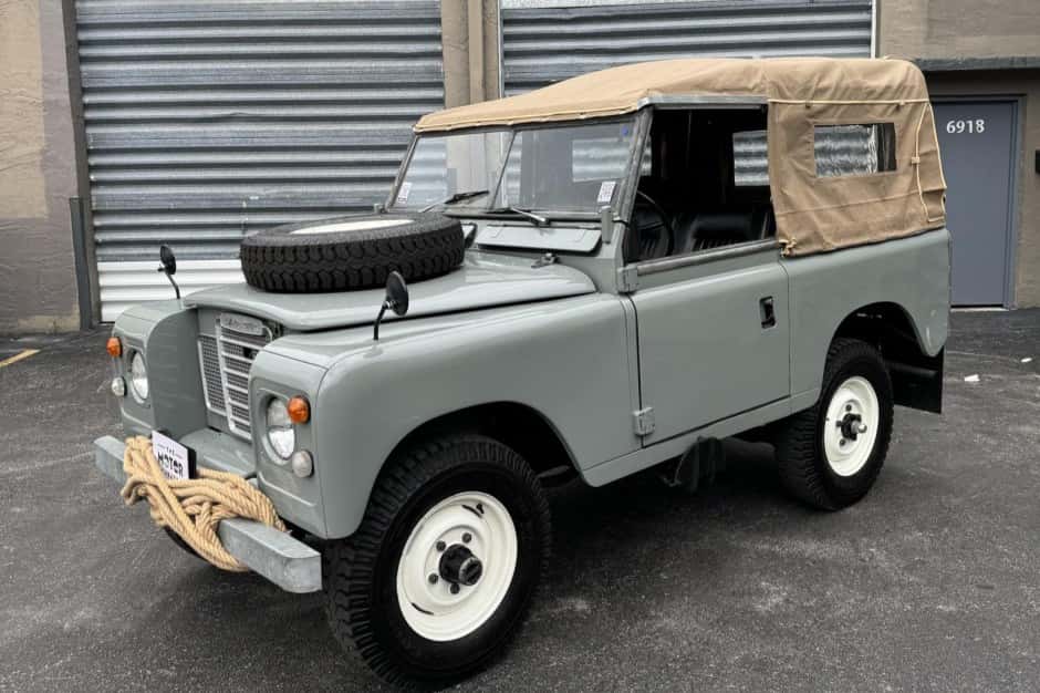 1977 Land Rover Series 88 sold for $32,000