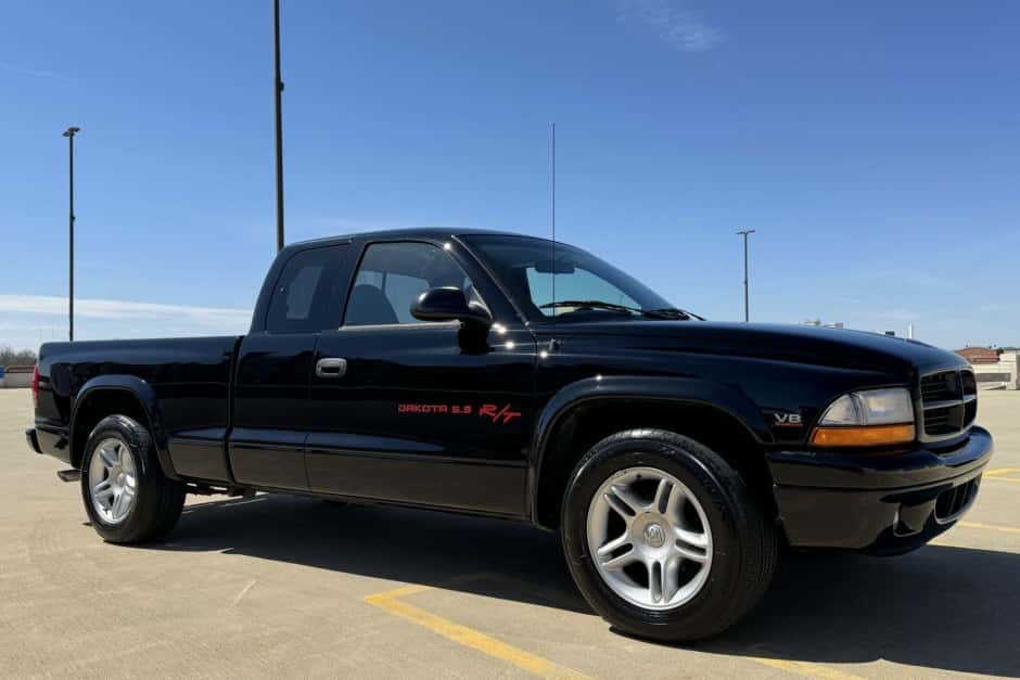 1998 Dodge Dakota (1997-2004) sold for $19,000