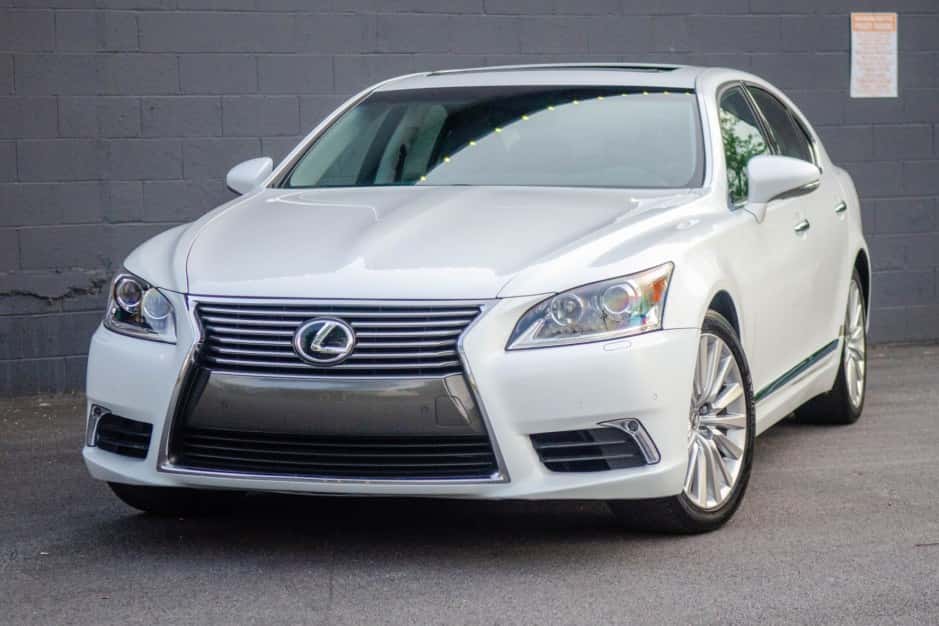 2013 Lexus LS Sedan sold for $30,000