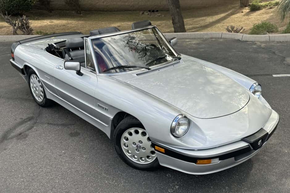 1986 Alfa Romeo 105/115 Spider Series 3 sold for $10,000