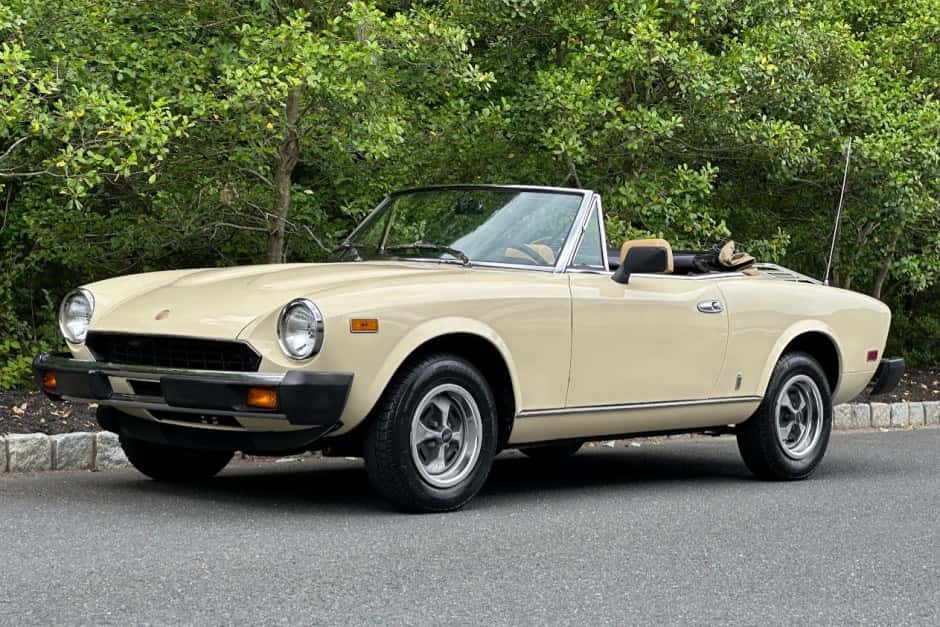 1979 Fiat 124 Spider (1966-1985) sold for $16,000