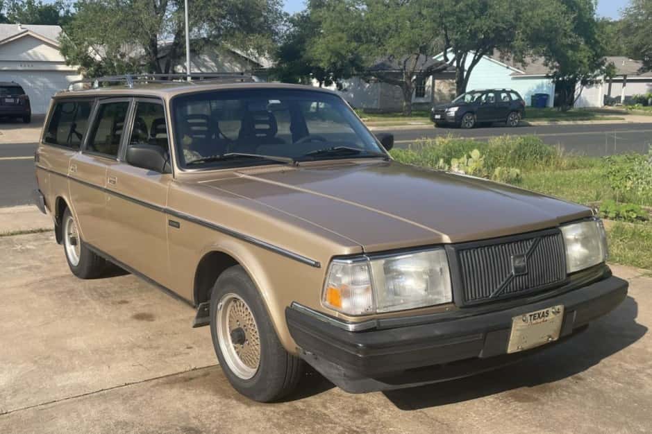 1991 Volvo 240 sold for $5,100