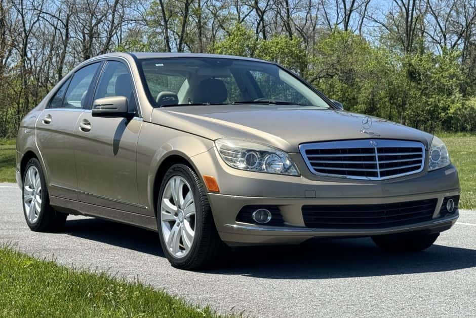 2010 Mercedes-Benz W204 C-Class sold for $12,500