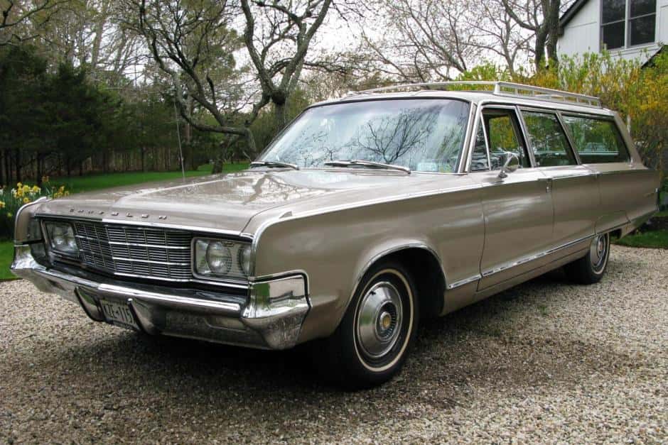 1965 Chrysler Town & Country sold for $10,465