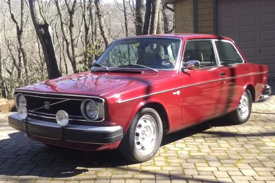 1974 Volvo 140 sold for $3,569
