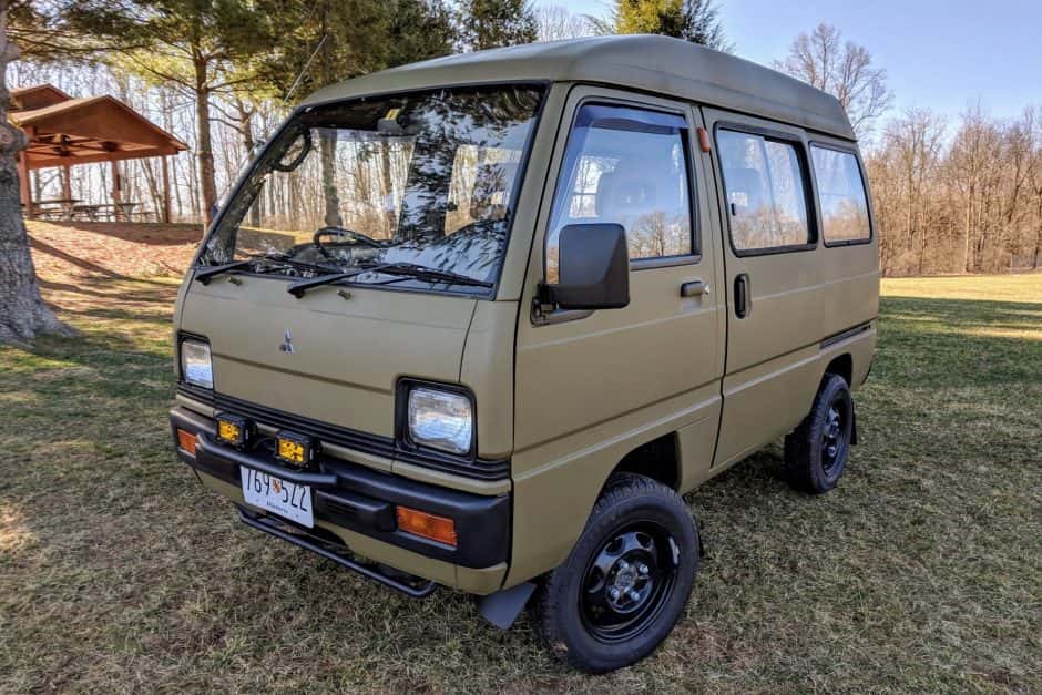 1990 Mitsubishi Minicab sold for $7,250
