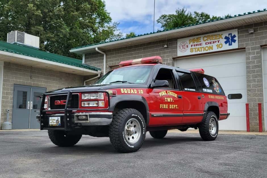 1994 GMC Suburban (GMT400 1992-1999) sold for $15,450