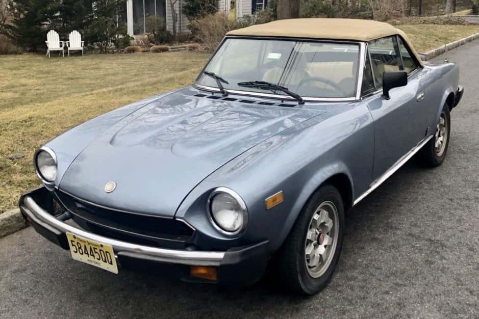 1982 Fiat 124 Spider (1966-1985) sold for $10,750