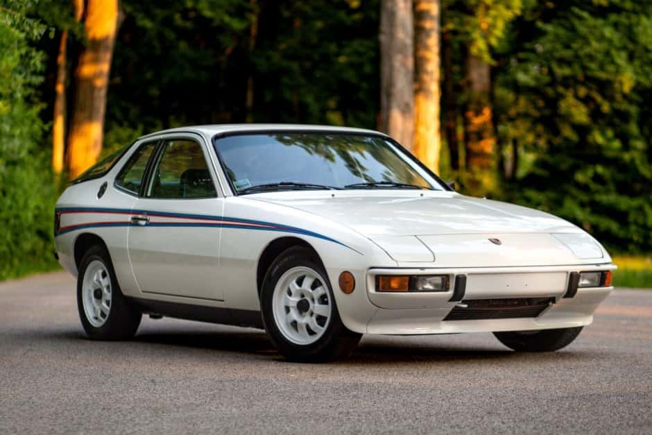 1977 Porsche 924 sold for $27,333