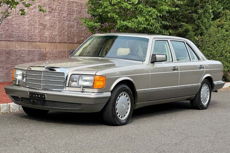 1990 Mercedes-Benz W126 S-Class sold for $50,000