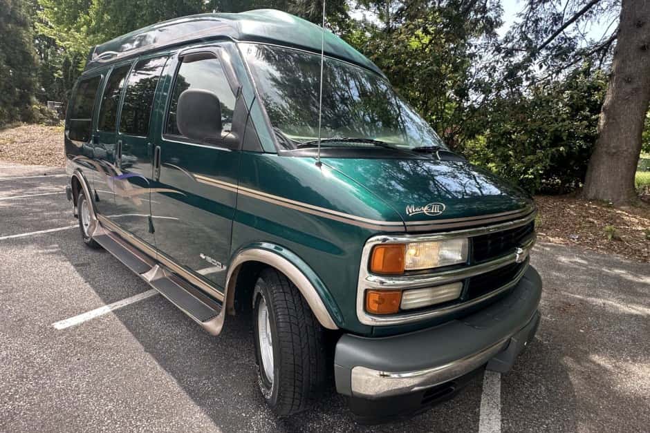 1999 Chevrolet Express sold for $8,900
