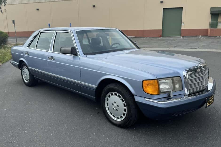 1991 Mercedes-Benz W126 S-Class sold for $4,570