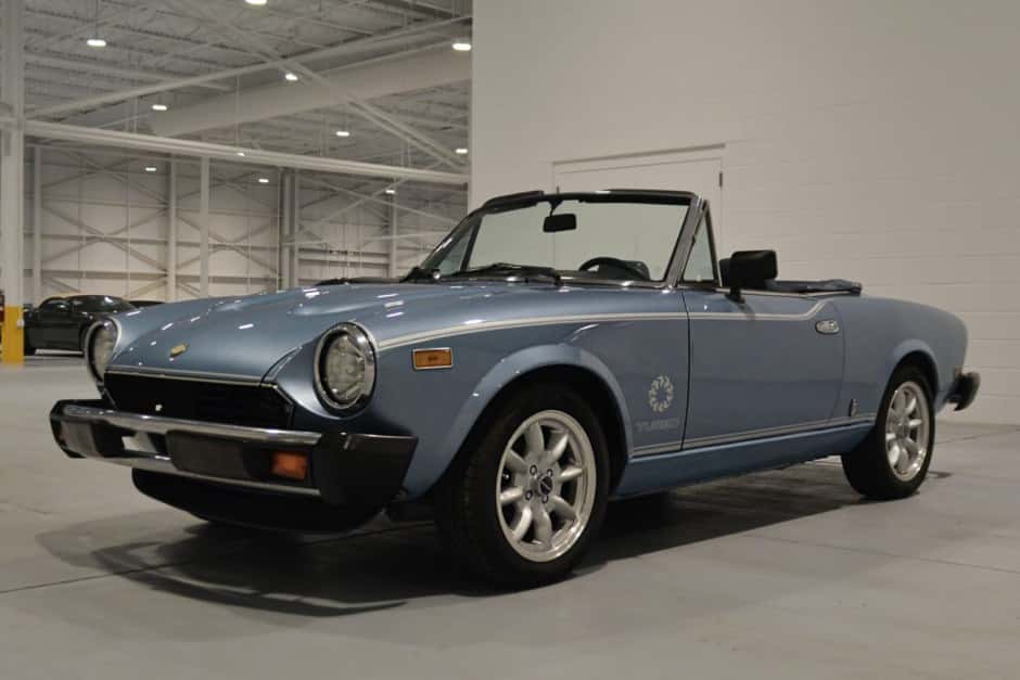 1981 Fiat 124 Spider (1966-1985) sold for $15,250
