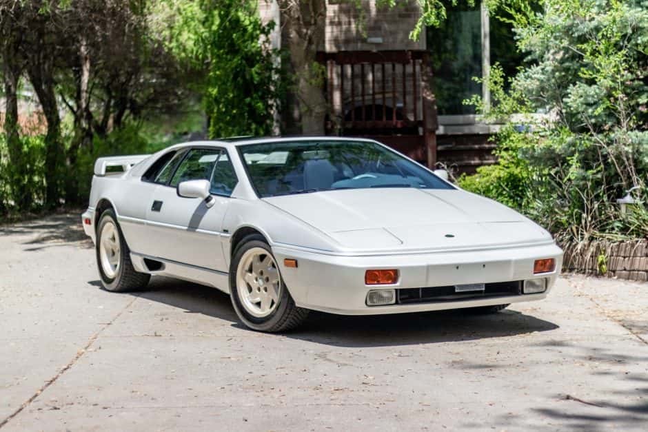 1988 Lotus Esprit sold for $32,000