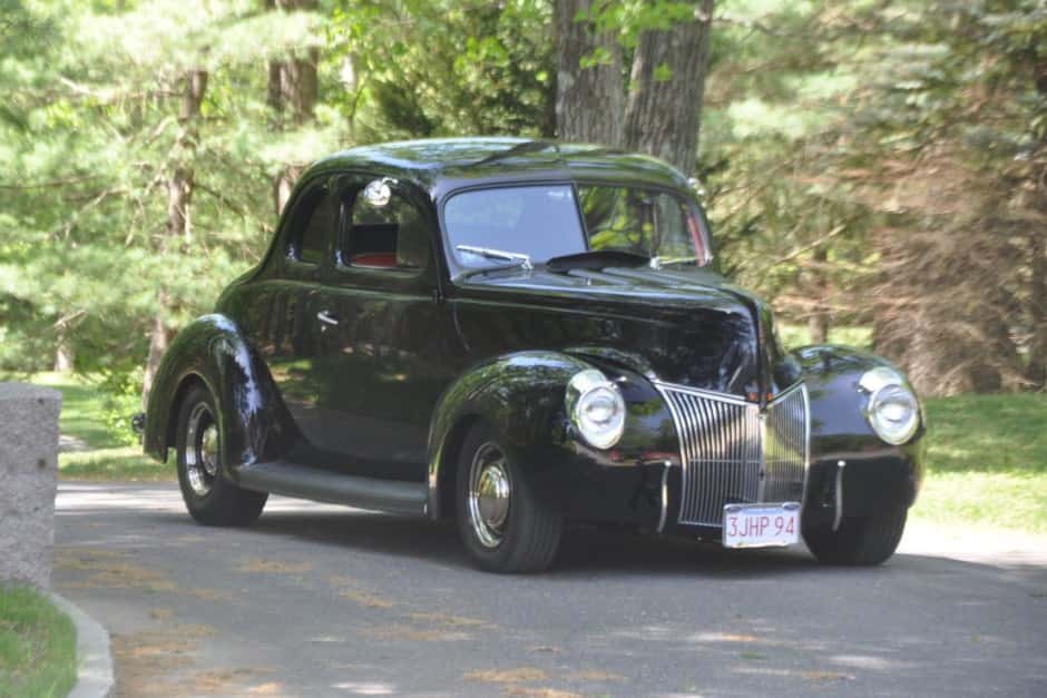 1940 Ford Standard, Deluxe, & Super Deluxe sold for $27,000
