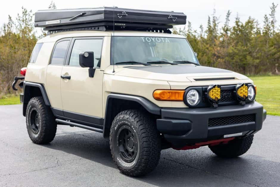 2010 Toyota FJ Cruiser sold for $20,750