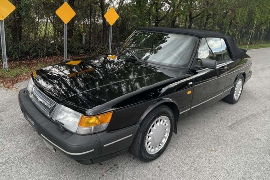1991 Saab 900 sold for $5,100